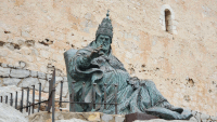 Bronasti kip papeža Benedicta XIII, Papa Luna