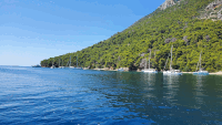Gneča pred plažo na Kalamosu